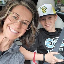 Eliza Burke's Instagram, Twitter & Facebook