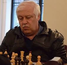 Iar el, apartamentul, este în oglindă cu apartamentul meu, care este la fel construit în cadrul blocului şi deţinut de cineva care nu sunt eu. Sah Conpet Contact