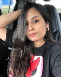 Urmi Patel's Instagram, Twitter & Facebook