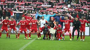 Sivasspor haberleri, son dakika transfer gelişmeler, maç sonuçları, ligdeki puan durumu, sakatlıklar , yöneticilerin açıklamaları ve dahası. Underdog Sivasspor Top Turkish League At Season Half