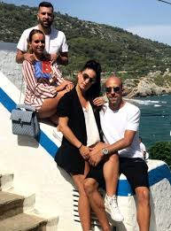 Lo han desvelado a través de una bella fotografía en la que la jordi alba y romarey ventura no da a basto para celebraciones esta semana ya que el lunes celebraban su quinto aniversario con comida. Jordi Alba Childhood Story Plus Untold Biography Facts