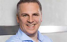 By john domokos, rupert neate, simon bowers and alex purcell. Deutsche Bank Startet Mobile Payment Das Interview Mit Michael Koch Leiter Online Und Mobile Banking It Finanzmagazin
