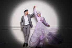 Entdecke rezepte, einrichtungsideen, stilinterpretationen und andere ideen zum ausprobieren. 10 Foto Prewedding Selebriti Paling Mencuri Perhatian Di Tahun 2019