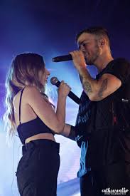 Conta com júlia palha, sofia alves, josé mata e carolina carvalho nos papéis principais. Cathcarvalhophoto On Twitter Sara E Carolina Carvalho No Palco Com O Davidcarreira Nas Festas Da Pampilhosa Da Serra Todas As Fotografias Disponiveis No Facebook Https T Co Smcxvtxzvd