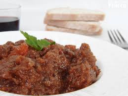 Es la carne que se encuentra a los dos lados de la cara del animal. La Cocina De Rebeca Carrillada O Carrillera Estofada Al Vino