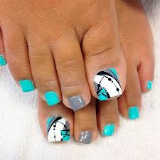 Many people do it on their own or visit renowned shops to have their nail arts. 30 Toe Nail Designs 2018
