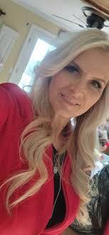 April Lowry (@AprilMLowry1)