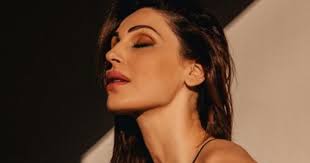 He signed in with label sugar music in 2018 and released his debut album montecalvario (core senza paura) on 8 february 2019. Anna Tatangelo Il Fidanzato Livio Cori Vede Questa Foto E Perde La Testa Occhio Libero Quotidiano