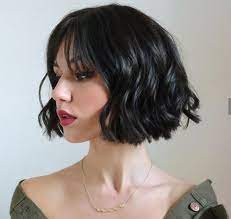 In this relation, wavy bob hairstyles are go to options for every day as well as special occasions. Pinterest Cikolatadenizi Instagram Stellacini Short Wavy Hair Short Hair With Bangs Thick Hair Styles