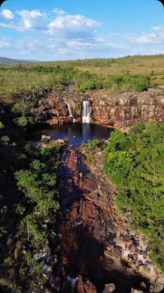 📍Cachoeira da Muralha, Parque Cataratas dos Couros. Chapada dos Veadeiros- GO. . #naturecoturismo #chapadadosveadeiros