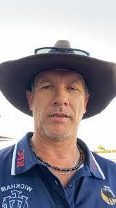 Bruce Loewenthal's Instagram, Twitter & Facebook