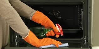 Because steam cleaning ovens only reach 250 degrees f during cleaning, they don't get very hot to the touch. How To Steam Clean Oven Simple Ways To Make Your Oven Tidy 2021