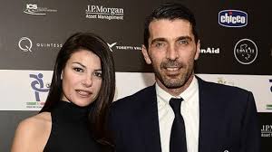 Compare gianluigi buffon to top 5 similar players similar players are based on their statistical profiles. Gigi Buffon E Ilaria D Amico Paparazzati A Marina Di Massa Con Il Figlio Leopoldo Mattia