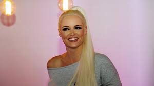 Hier twittert das team von #danielakatzenberger. Daniela Katzenberger Suss Oder Zu Fruh Tochter Sophia 4 Macht Schon Wellness