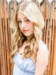 Veronica Fowler's Instagram, Twitter & Facebook