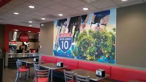 Apple valley, hrabstwo san bernardino, kalifornia, stany zjednoczone carl's jr. Carl S Jr On Colton Avenue In Redlands Debuts New Look Redlands Daily Facts
