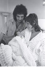 Genética da minha família recentemente, a atriz revelou que está completamente surda. 5ypg3r5fxxh Om