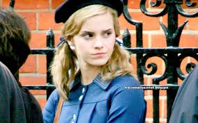 Jul 02, 2021 · however, they do not actually lose their original hair color. Emma Watson Updates Emma Watson Filming Ballet Shoes In London August 29 2007