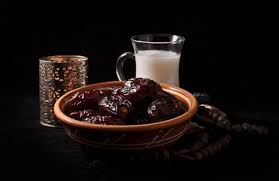 رجيم التمر والماء والحليب رجيم وسريع ولكنك لن تجوع أو تتعب خلاله مجلتك