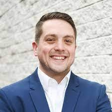 Sara Longfellow's Instagram, Twitter & Facebook