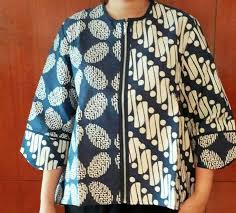 Blouse batik wanita dengan model kerah kemeja, lengan panjang, kancing full depan, tanpa kerut sabuk terlepas di pinggang ukuran xl (panjang 74cm dan lebar 54cm). Batik Jacket Desain Blus Rompi Wanita Model Pakaian Baru