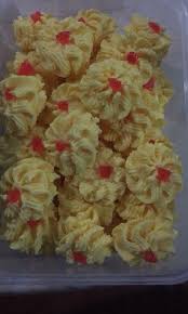 Biskut dahlia berbentuk seperti bunga dahlia manakala semperit biasa berbentuk panjang. Biskut Semperit Dahlia Food Drinks Baked Goods On Carousell