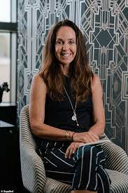 Discover janine allis net worth, biography, age, height, dating, wiki. Boost Juice Founder Janine Allis Reveals How She Built A 350million Business From Her Kitchen Bench Daily Mail Online