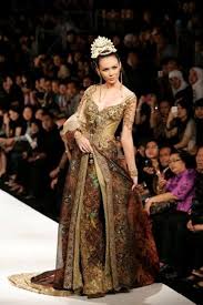 Kebaya maka baju kebaya anne avantie ini mendapatkan fan yang banyak sekali. Anne Avantie Best Indonesian Female Kebaya Designer Hubpages