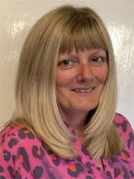 Deena Perry's Instagram, Twitter & Facebook