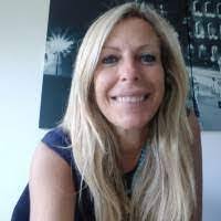 Diana Borrelli's Instagram, Twitter & Facebook