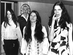 Charles watson, patricia krenwinkel und leslie van houten hatten die tat ausgeführt, charles manson hatte zu anfang die opfer gefesselt und dann den tatort verlassen. Charles Manson New Interview Emerges In Truth And Lies The Family Manson