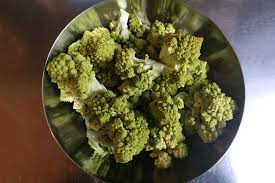 Pulire il broccolo romano separando tutte le cimette e tagliando a pezzetti il tronco. Broccolo Romanesco Tortino Con Ricotta E Pecorino Cavolo Che Ricetta