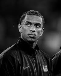 Comparison of Paolo Maldini and Sergio Ramos as football defenders