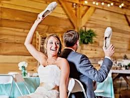 Vergiss Baumstamm Sagen Diese 6 Hochzeitsspiele Sorgen Garantiert Fur Bombenstimmung Hochzeit Spiele Hochzeitsspiele Und Uberraschung Hochzeit