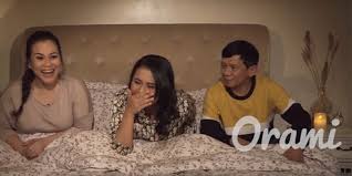 Cerita ini adalah cerita malam pertama yang dialami oleh pasangan pegantin baru. Cerpen Malam Pernikahan Romantis Goresan