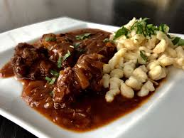 Rindsgulasch Mit Butternockerl Privatetastebyanita Kochbuch Rezept Gulasch Hausmannskost Nockerl Genialesrezept Rindsgulas Rindsgulasch Nockerl Gulasch