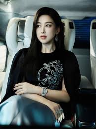 世纪女神”朱珠亮相别克2025款世纪CENTURY发布会- 中国日报网