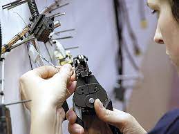 Proiectul a fost votat in cea mai importanta sedinta ordinara a legislativului ce a avut loc joi, 22 aprilie, la sediul primariei de pe strada cuza voda. Germanii De La Kromberg Schubert CautÄƒ 60 De Oameni Pentru Fabrica De Cablaje De La NÄƒdab JudeÅ£ul Arad Compania Are Peste 3 500 De AngajaÅ£i In Romania