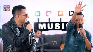 Seperti beberapa lagu dan musik buah karya mereka yang sering dibawakan grup band wedding, yang kami rangkum. Download Mp3 Lagu Lagu Pop Indonesia Terbaru 2019 Favoritmu Unduh Gudang Lagu Mp3 Lengkap Di Sini Tribunnews Com Mobile