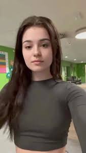 👤 selena has sent you a friend request. 📩 (14) New photos like to open