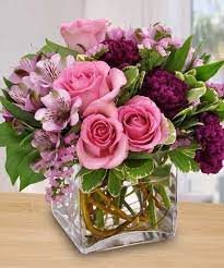 Maybe you would like to learn more about one of these? Flores Variadas En Base De Cristal Spring Flower Arrangements Spring Flower Arrangements Centerpieces Flower Arrangements Center Pieces