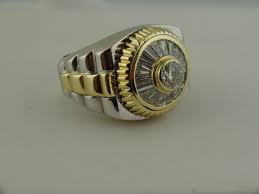 To make the solution, get a small bowl and add very warm water and basic dishwashing soap. Ring Set Herren