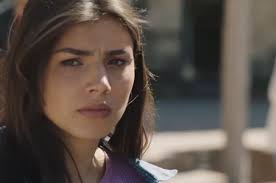 Ici tout commence (spoilers) : Maya est la cible de rumeurs et dé ...