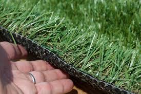 L'étape la plus délicate lors de la pose d' un gazon synthétique est la jonction entre deux lés. Prix Et Pose Du Gazon Synthetique Renovation Et Travaux