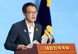 현장영상 박주민 의원, 민경욱 전 의원 감염병예방법 위반 고발 / kbs뉴스(news). ë°•ì£¼ë¯¼ ì˜ì› ì„œìš¸ì‹œìž¥ ë¶ˆì¶œë§ˆ ì„ ì–¸ ì •ì¹˜ ë‰´ìŠ¤ ê¸°ì‚¬ë³¸ë¬¸ ì€í‰ì‹œë¯¼ì‹ ë¬¸