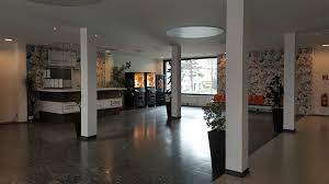 Die künstlerische ausschmückung lag in den händen von hubert aratym, wolfgang hutter, kurt moldovan und joannis avramidis. Base 19 Haus Dobling Studentenheim Unimag