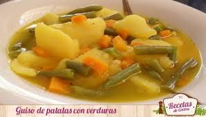 Mancare din carne de pui cu cartofi, multa ceapa si suc de rosii, ca la mama. TocanÄƒ De Cartofi Cu Legume ExcelentÄƒ Pentru AceastÄƒ ToamnÄƒ ReÈ›ete De BucÄƒtÄƒrie