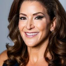 Holly Strother's Instagram, Twitter & Facebook