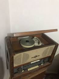 Slušajte radio s u četvrtak i jer željko vasić premijerno predstavlja novu pesmu. Radio Vechi Rusesc Adroi Ant