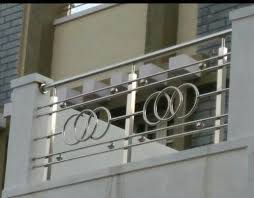 A bench is a perfect deck hand railing idea since it gives a natural place to congregate. Stainless Steel Balcony Railing Finishing Polished At Best Price Inr 1 25 K Piece In Bangalore Karnataka From Solar And Glass Tech Id 5300225